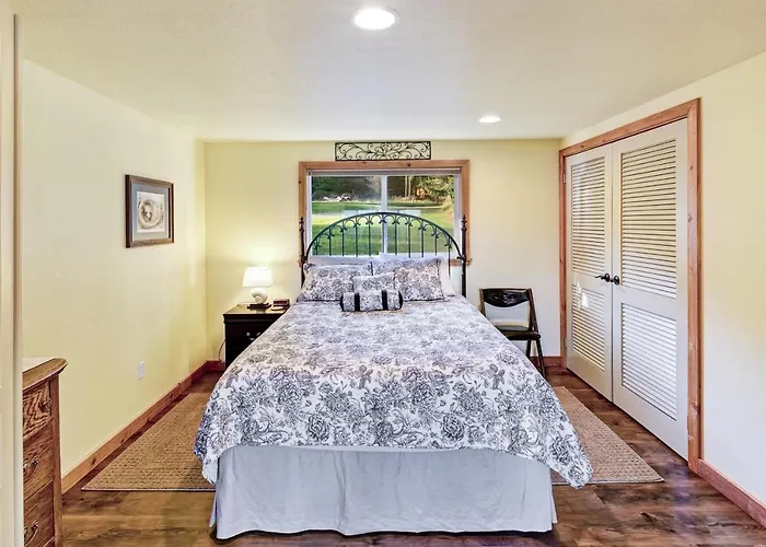 Obstruction Pass Cottage